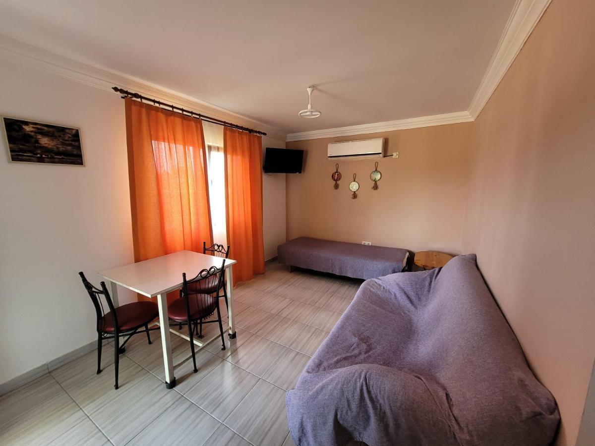 Apsa Butik Hotel Сухуми Екстериор снимка